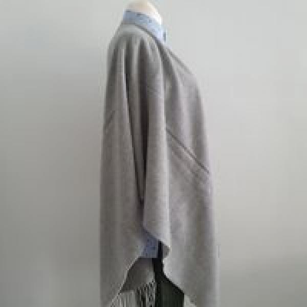Poncho / Cape mit Kaschmir in Grau