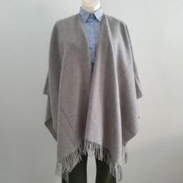 Poncho / Cape mit Kaschmir in Grau
